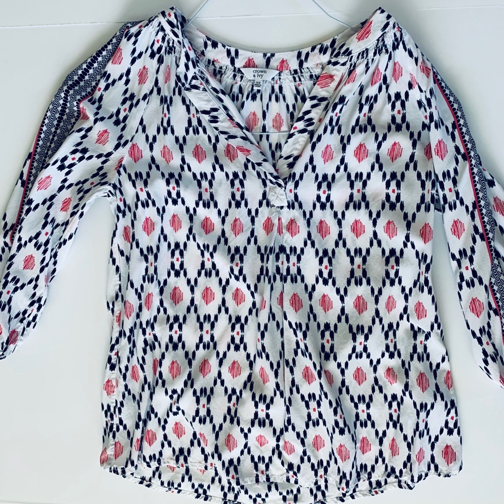 Crown & ivy pink white top